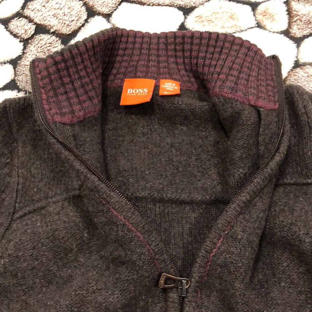 🔥🔥HUGO BOSS 100% virgin wool cardigan.